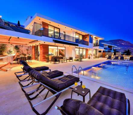 Kalkan Bölgesinde Lüks 8 Kişilik Tatil Villası