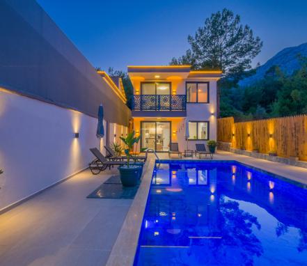 Seydikemer Bölgesinde Korunaklı Lüks 4 Kişilik Tatil Villası 