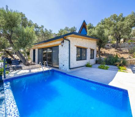 Kalkan Bölgesinde Muhafazakar Balayı Tatil Villası 