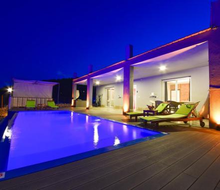 Antalya Kaş Bölgesinde Deniz Manzaralı Tatil Villası