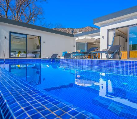 Kalkan Bezirganda Korunaklı Kiralık Tatil Villası