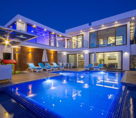 Üzümlü'de 7 Kişilik Luks Muhafazakar Villa