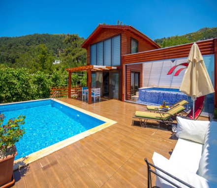 Kalkan Bölgesinde Korunaklı Balayı Tatil Villası 