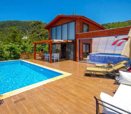 Kalkan Bölgesinde Korunaklı Balayı Tatil Villası 