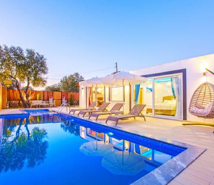 Kalkan Bölgesinde Korunaklı 4 Kişilik Tatil Villası 