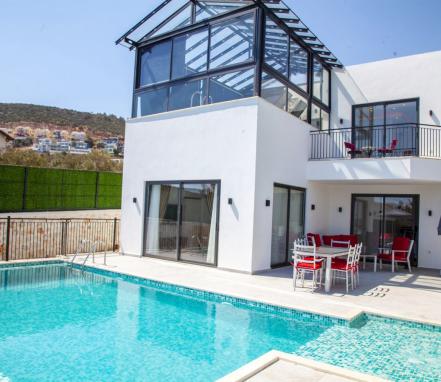 Kalkan Ortaalan Mevkiinde 4 Kişilik Tatil Villası