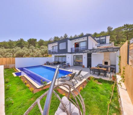 Kalkan Bölgesinde Hamam Ve Saunalı Tatil Villası