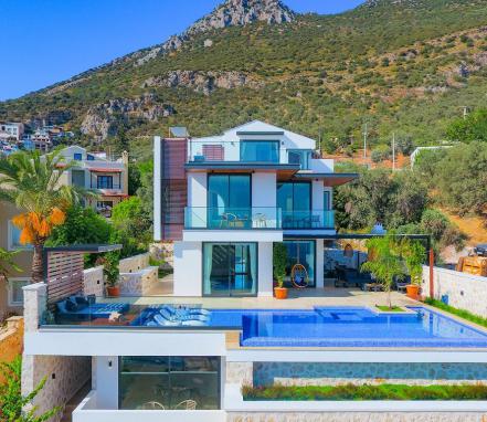 Kalkan Bölgesinde Deniz Manzaralı Lüks 6 Kişilik Tatil Villası 