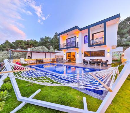 Kalkan Bölgesinde Korunaklı 4 Kişilik Tatil Villası