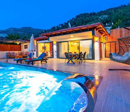 Kalkan Bölgesinde Korunaklı Lüks 4 Kişilik Tatil Villası 