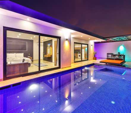 Kalkan Bölgesinde Korunaklı Deniz Manzaralı Korunaklı Balayı Tatil Villası 