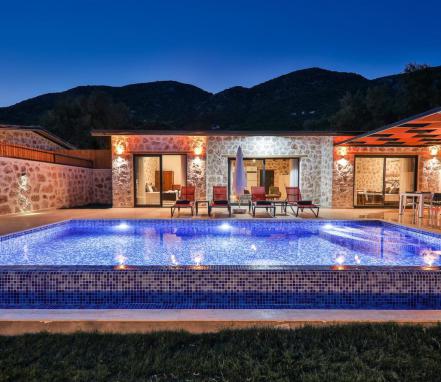 Kalkan Bölgesinde Korunaklı 4 Kişilik Tatil Villası 