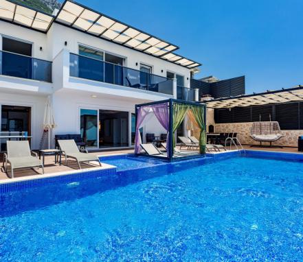 Kalkan Kördere Mevkiinde Deniz Manzaralı Korunaklı Tatil Villası 