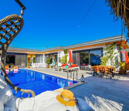 Kalkan Bölgesinde Muhafazakar 4 Kişilik Tatil Villası