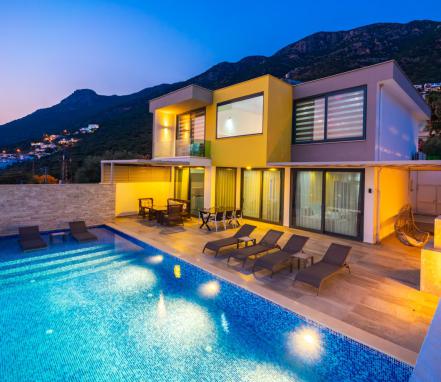 Kalkan Bölgesinde Denzi Manzaralı Korunaklı 6 Kişilik Tatil Villası 