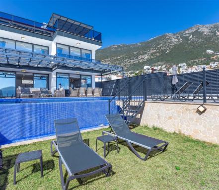 Kalkan Merkezde 5 Yatakodalı Tatil Villası