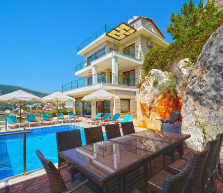 Kalkan Bölgesinde 10 Kişiik Lüks Tatil Villası