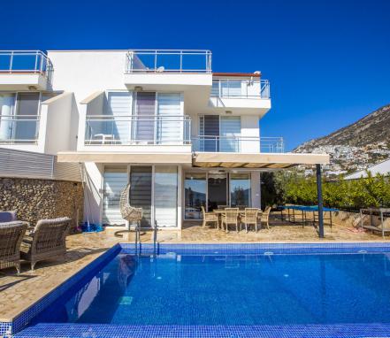 Kalkan Ortaalan Mevkiinde 6 Kişilik Tatil Villası