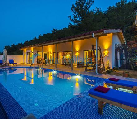 Kalkan Sarıbelen Köyünde 4 Kişilik Korunaklı Tatil Villası