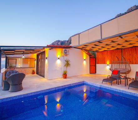 Kalkan Sarnıçbaşı Mevkiinde Balayı Çiftleri İçin Özel Tatil Villası