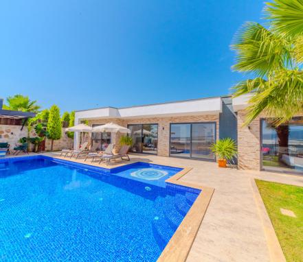 Kaş Çavdır Bölgesinde 5 Kişilik Korunaklı Tatil Villası