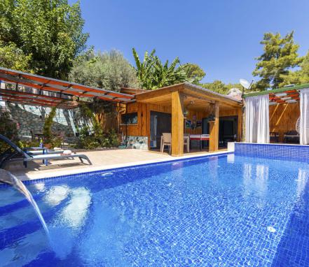 İslamlar Köyünde 1+1 Korunaklı Balayı Tatil Villası