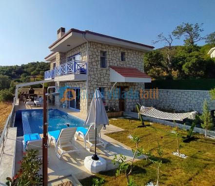 Marmaris Bölgesinde Deniz Manzaralı 4 Kişlik Tatil Villaıs