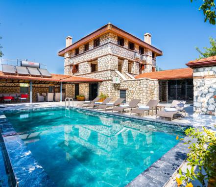 Kalkan Bezirganda 6 Kişilik Korunaklı Otantik Villa