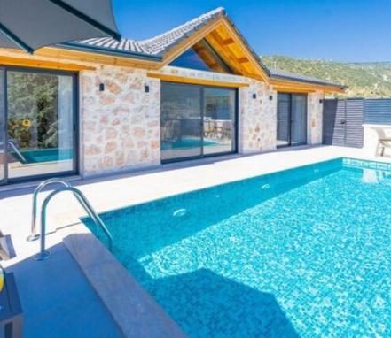 Kalkan Bölgesinde Muhafazakar 4 Kişlik Tatil Villası