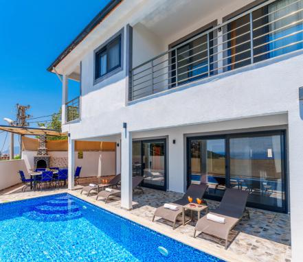 Kalkan Akbel Mevkiinde 2 Yatak Odalı Tatil Vİllası
