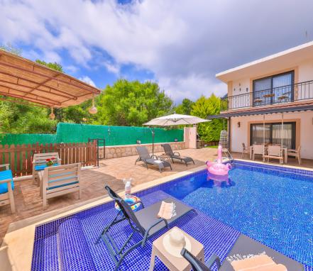 Kaş Çukurbağ Mevkiinde 2 Yatakodalı Tatil Villası
