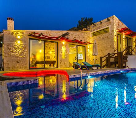 Kaş Bölgesinde Muhafazakar Balayı Tatil Villası