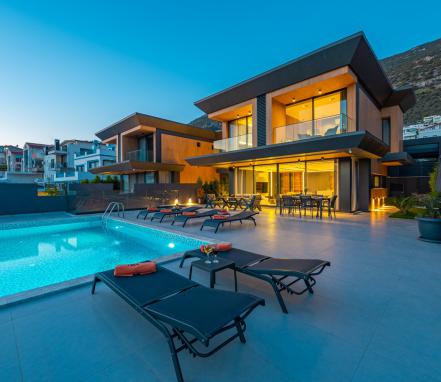 Kalkan Mevkiinde 6 Kişilik Deniz Manzaralı Tatil Villası
