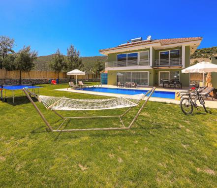 Kalkan Sarıbelende 2 Yatak Odalı Tatil Vİllası