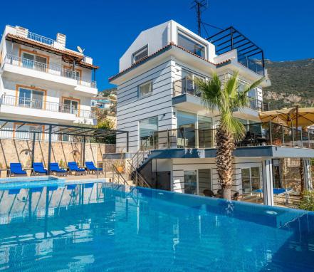 Antalya Kalkan Mevkiinde 10 Kişilik Tatil Villası