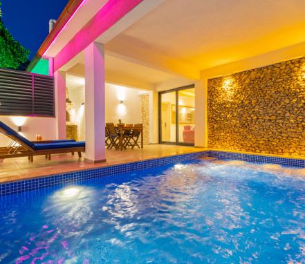 Kalkan Ulugöl Mevkiinde Korunaklı Ttail Villası