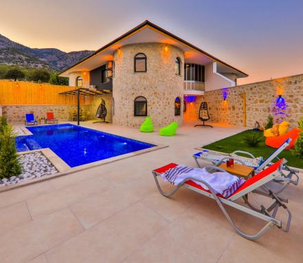 Karadere Bölgesinde 6 Kişilik Doğa İçinde Tatil Villası