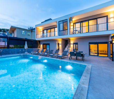 Kalkanda 8 Kişilik Korunaklı Villa