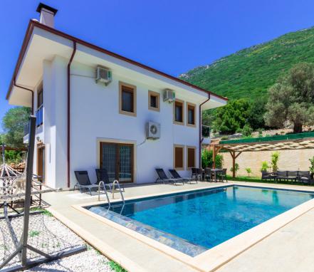 Kaş Çukurbağ Köyünde 3 Yatak Odalı Villa
