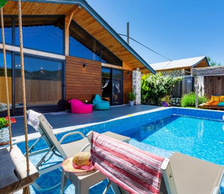 Kalkan Bölgesinde Korunaklı Balayı Tatil Villası