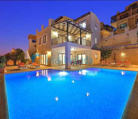 Kalkan Bölgesinde Merkeze Yakın 6 Kişilik Tatil Villası 