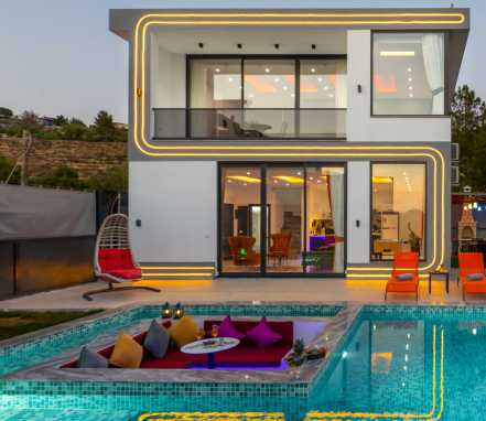 Kalkan Bölgesinde Korunaklı Lüks Balayı Tatil Villası 