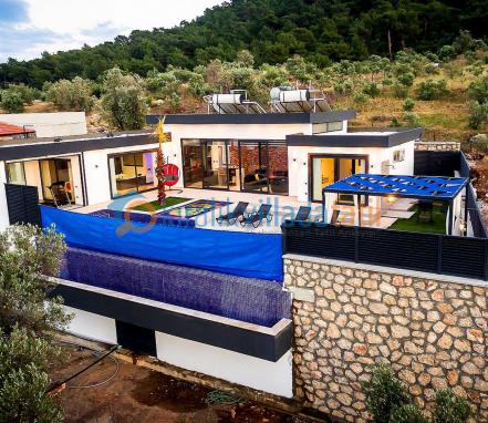 Kalkan Yeşilköy Bölgesinde Modern Korunaklı Tatil Villası
