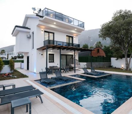 Fethiye Ölüdenizde 6 Kişilik Havuzlu Tatil Villası
