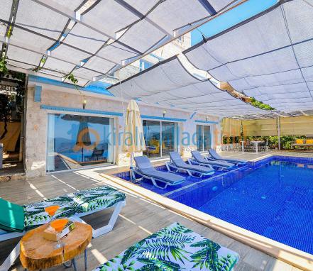 Kalkan Akbel Mevkiinde 5 Yatakodalı Tatil Villası