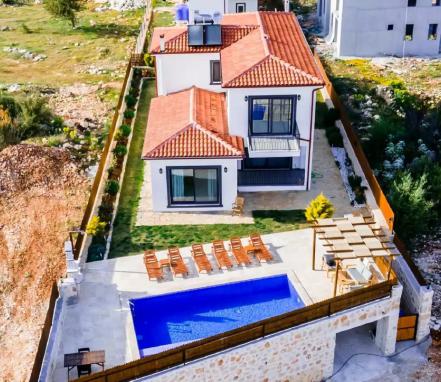 Kaş Bölgesinde Muhazafazakar 6 Kişilik Tatil Villası
