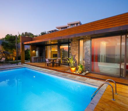 Kaş Bölgesinde Muhafazakar Lüks Balayı Tatil Villası