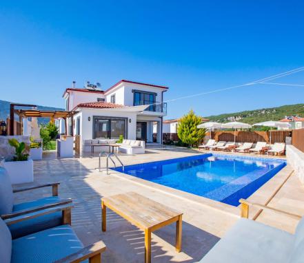 Kaş Bölgesinde Muhazafazakar 6 Kişilik Tatil Villası