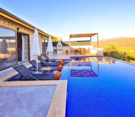 Antalya Kalkan Mevkiinde 4 Kişilik Tatil Vİllası