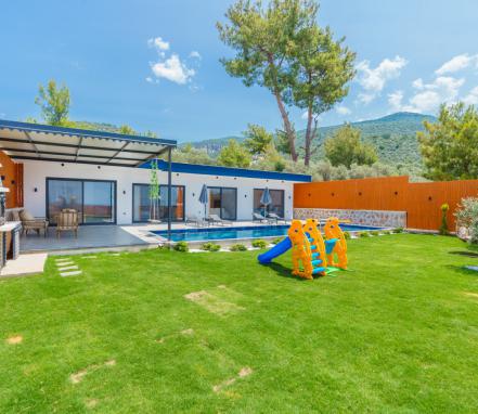 Kalkan Bölgesinde Korunaklı 4 Kişilik Tatil Villası 
